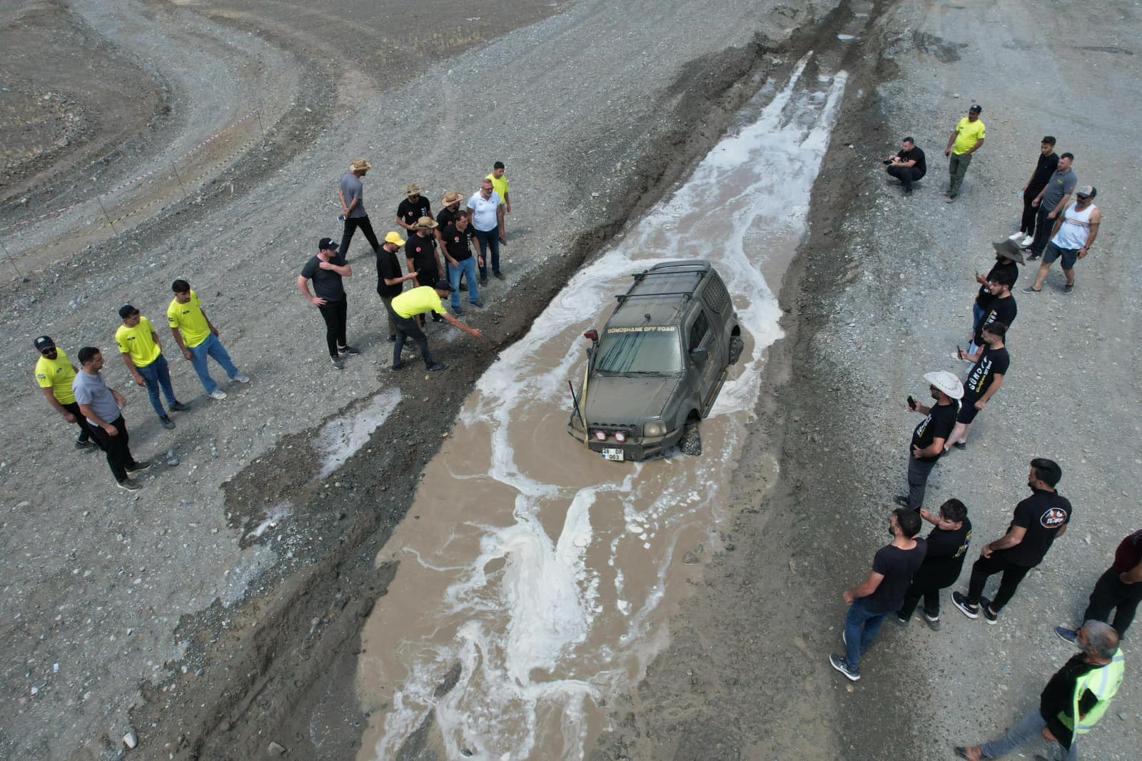 Erzincan'da Pilotlar Çamura Saplandı 3