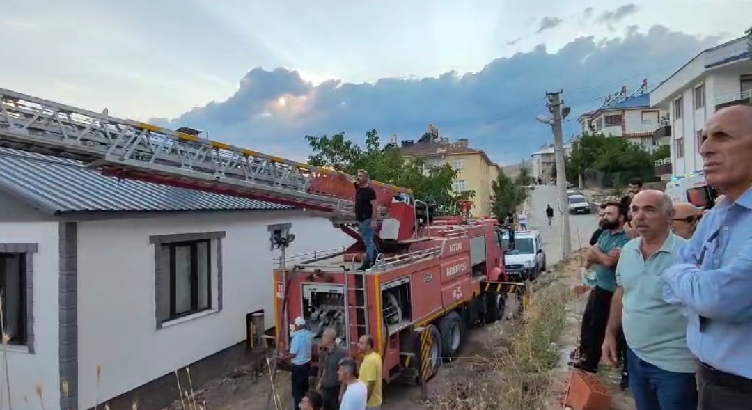 Erzincan’ın Komşu Ilinde Çatı Yangını 2