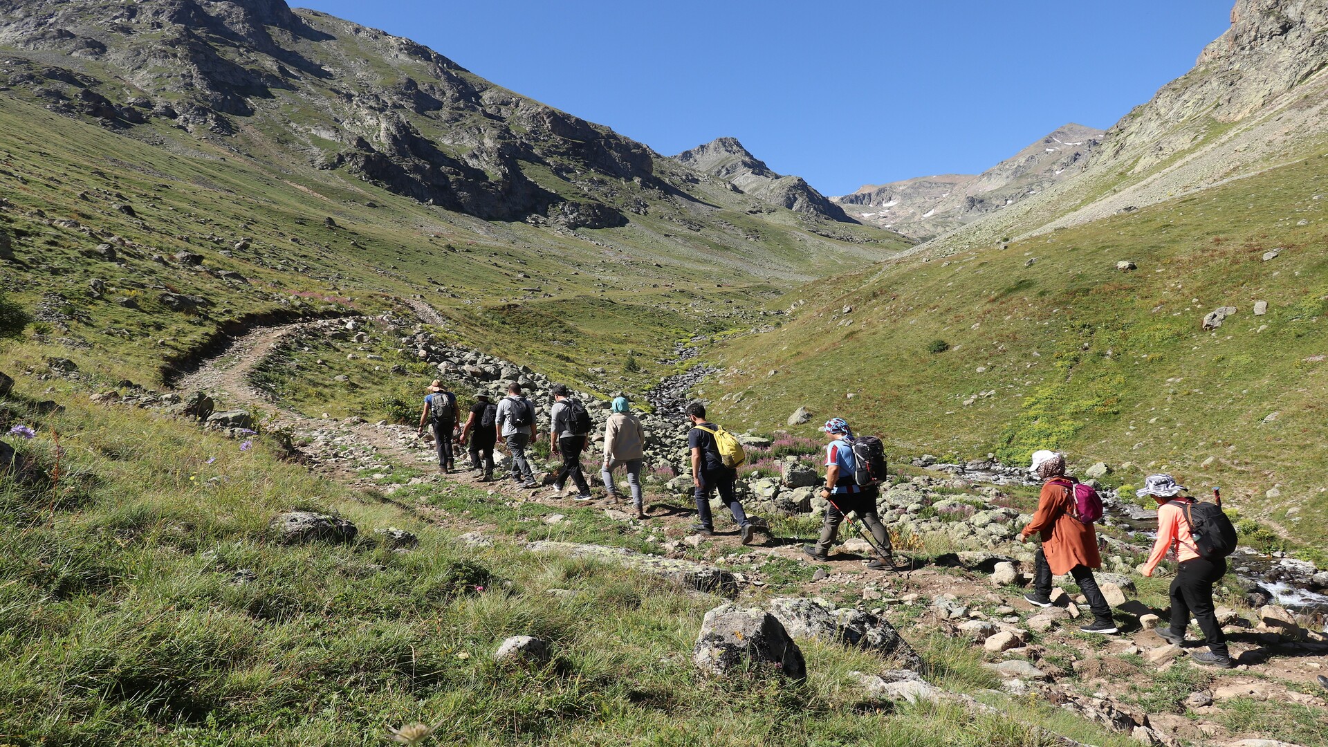 Abdalmusa zirvesi 3 bin 333 metre rakımla görenleri hayran bırakıyor 3