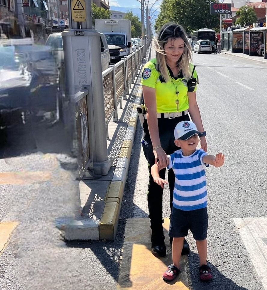 Erzincan’da Minik Trafikçinin Ha