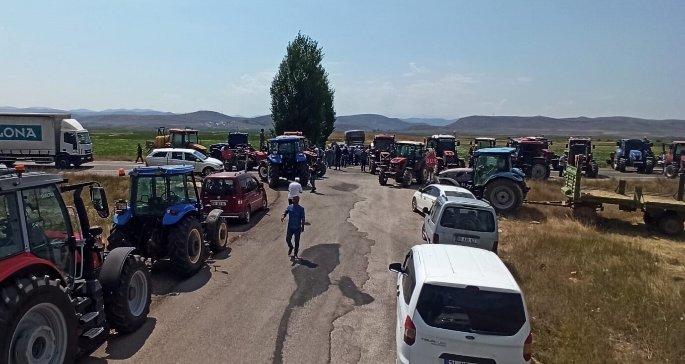 Sulama Mağduru Çiftçiler Traktör Bayburt Gümüşhane