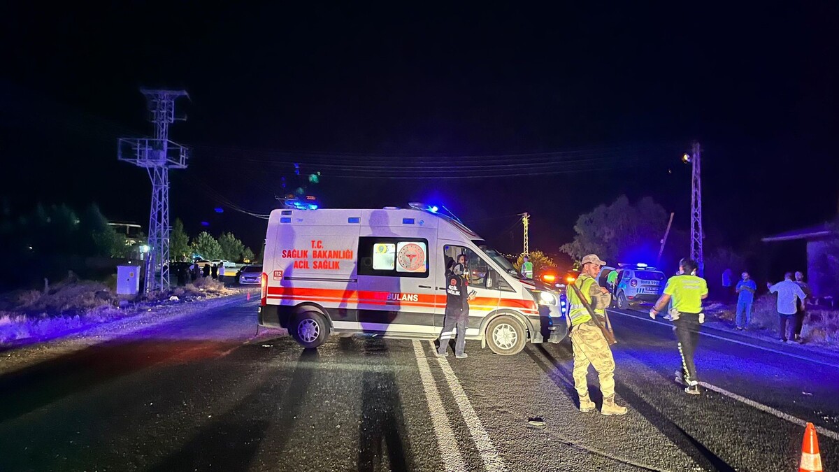 Tunceli Yolunda Feci Kaza 5 Yara