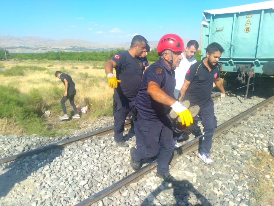 Yük Treni Aynı Aileden 3 Can Aldı