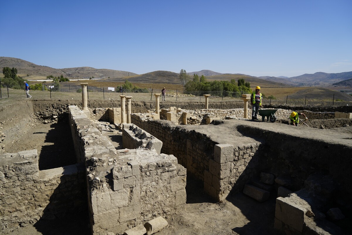 Erzincan Sınırında Bulunan 5 Bin Yıllık Kentin Sırları 8