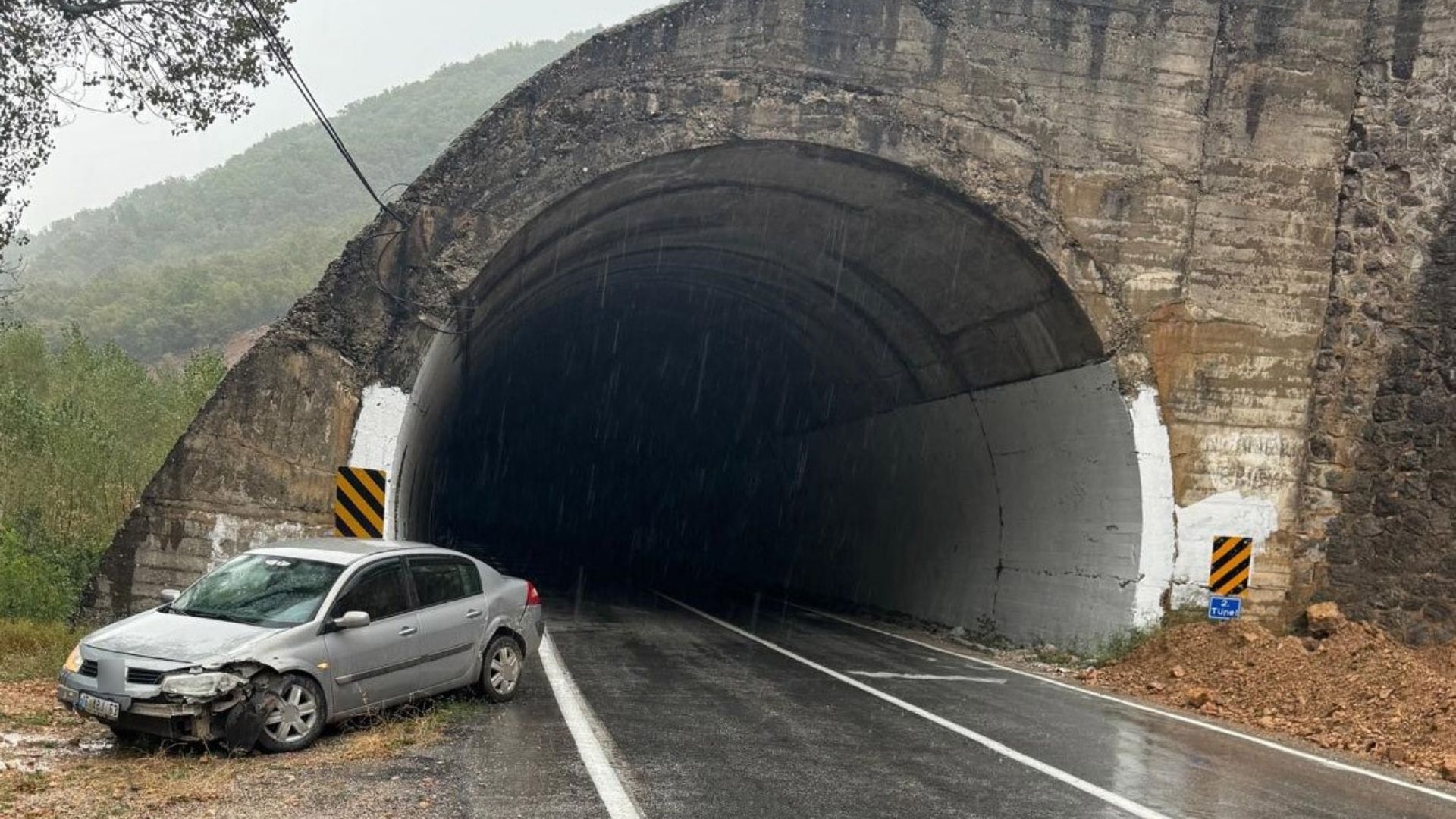 Erzincan Yolunda Kaza 2 Yaralı