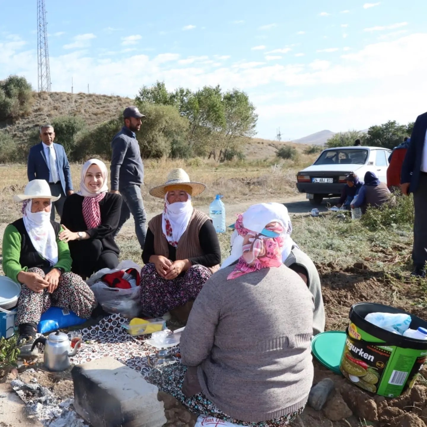 Kaymakam Hanım Traktör Binip, Patates Hasat Etti (1)-1