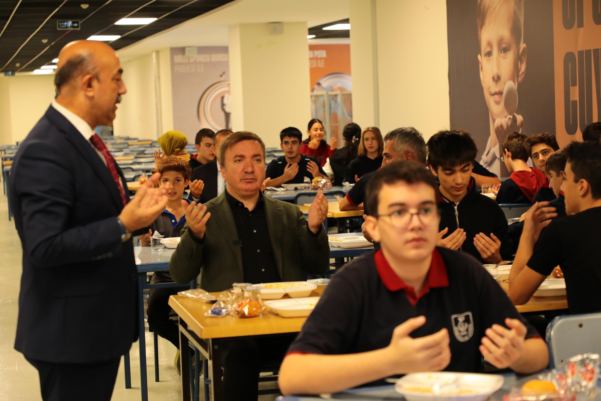 Terzi Sofrası, Öğrencilerin Imdadına Yetişti (2)