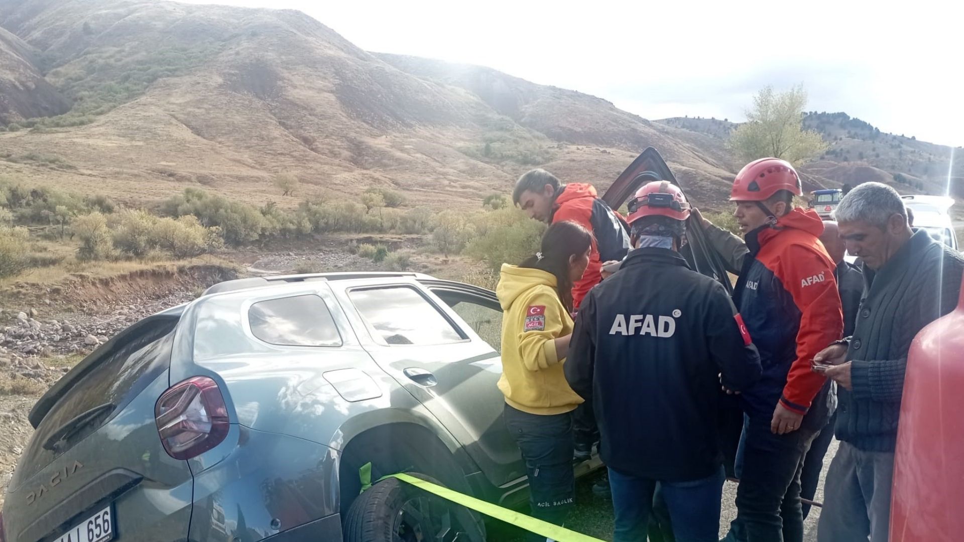 Erzincan Tunceli Yolunda Kaza 3 Kişi Yaralandı