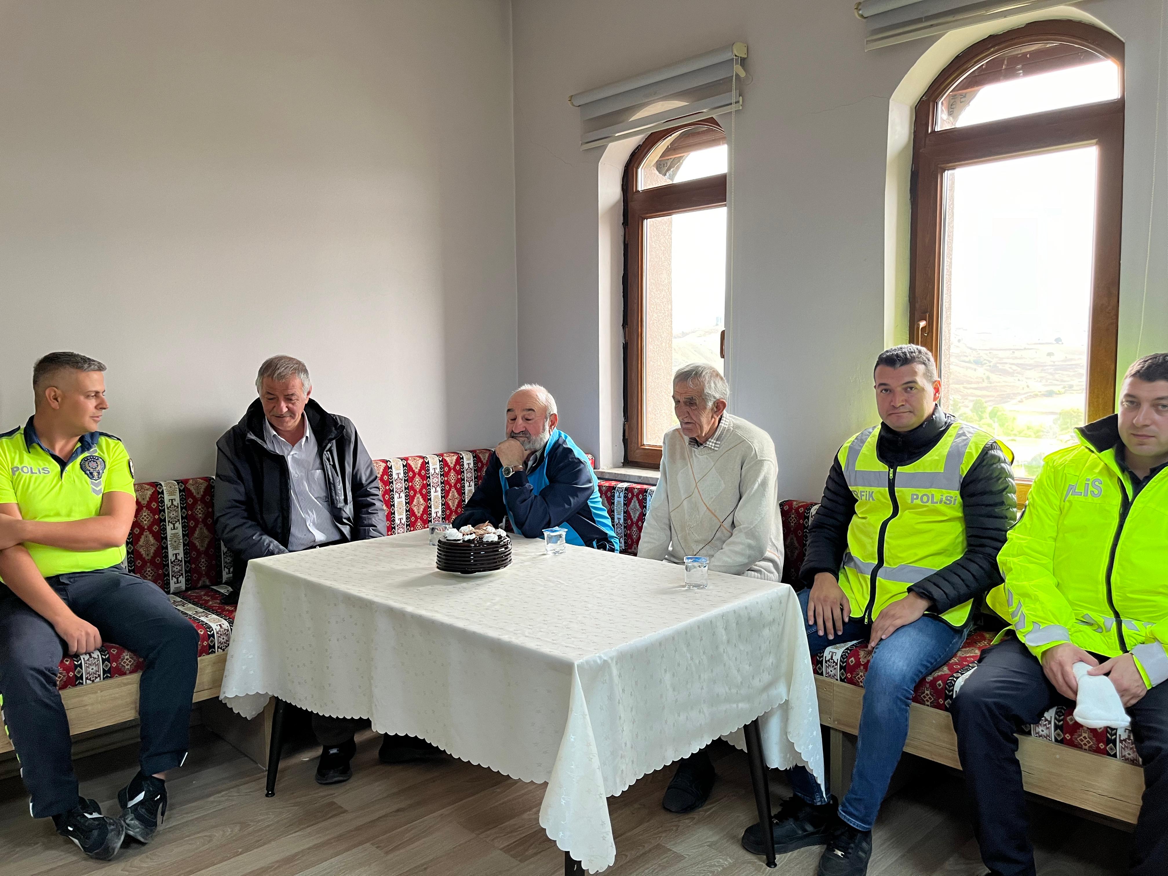 Refahiye İlçesi Bölge Trafik Şubesi’nden Huzurevi Sakinlerine Trafik Eğitimi1