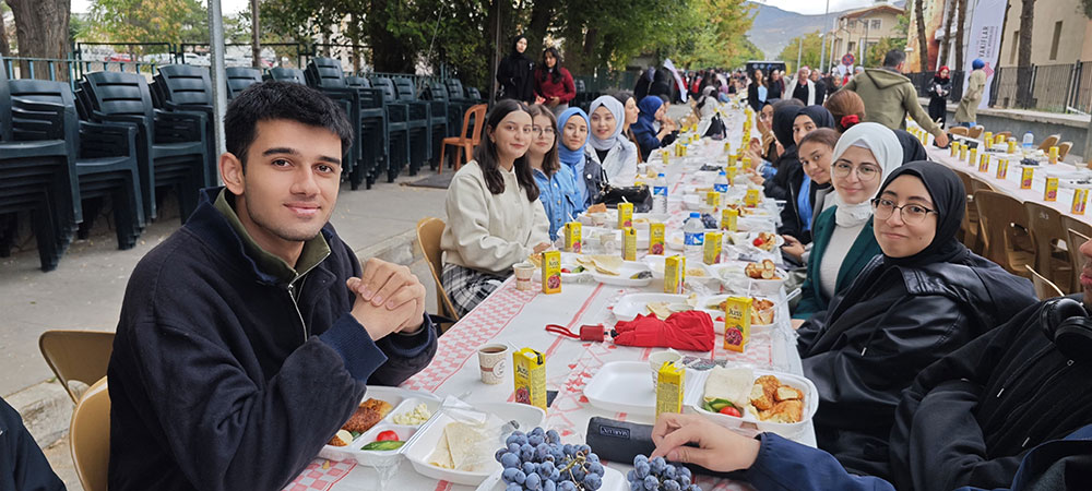 Vali Aydoğdu, Öğrencilere Kahvaltı Verdi 1