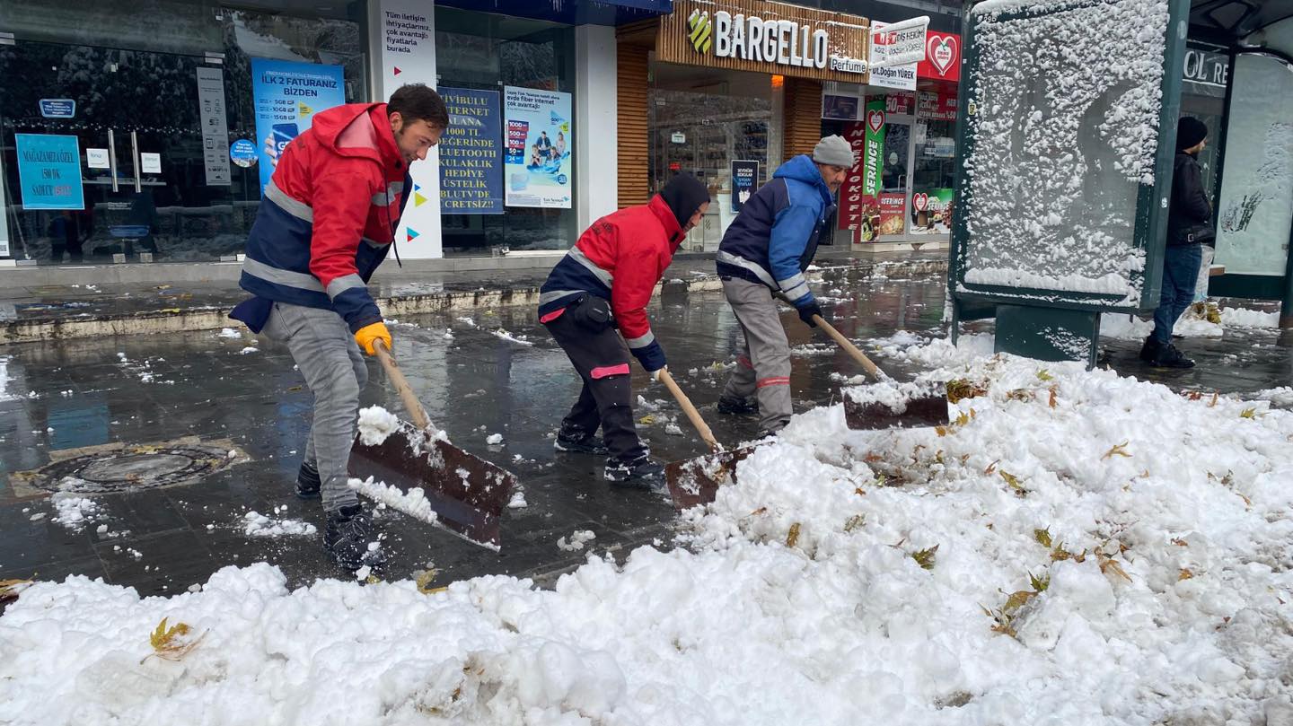 Erzincan Belediyesi'nden Yoğun Mesai.. (4)