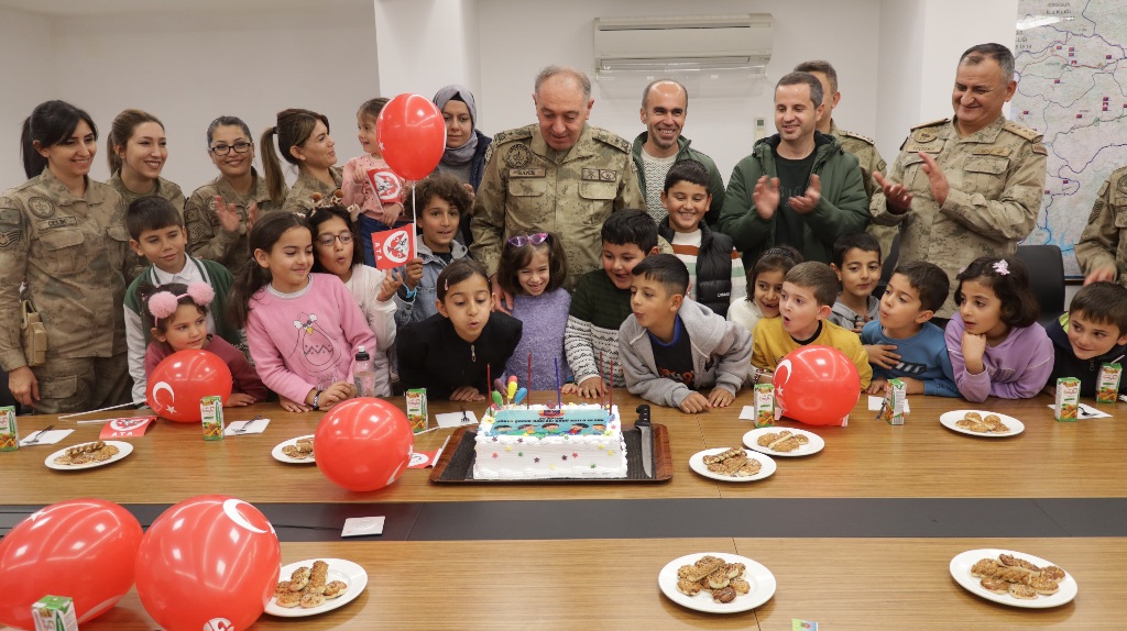 Erzincan Jandarması Köy Çocuklarını Ağırladı… (6)