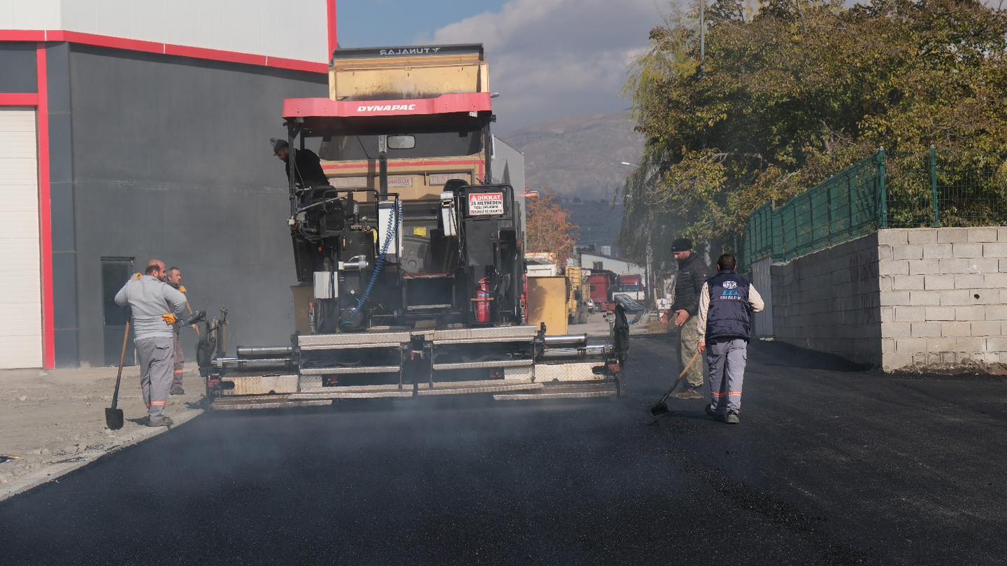 Erzincan'da Asfalt Serimi Devam Ediyor.. (4)