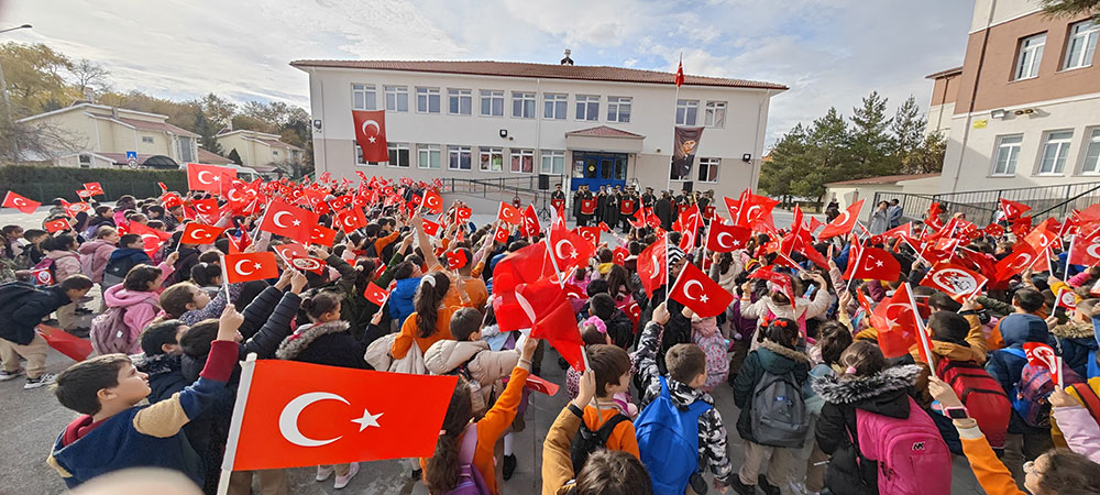 Erzincan’da Minik Öğrenci Askeri Bandoyu Yönetti.1