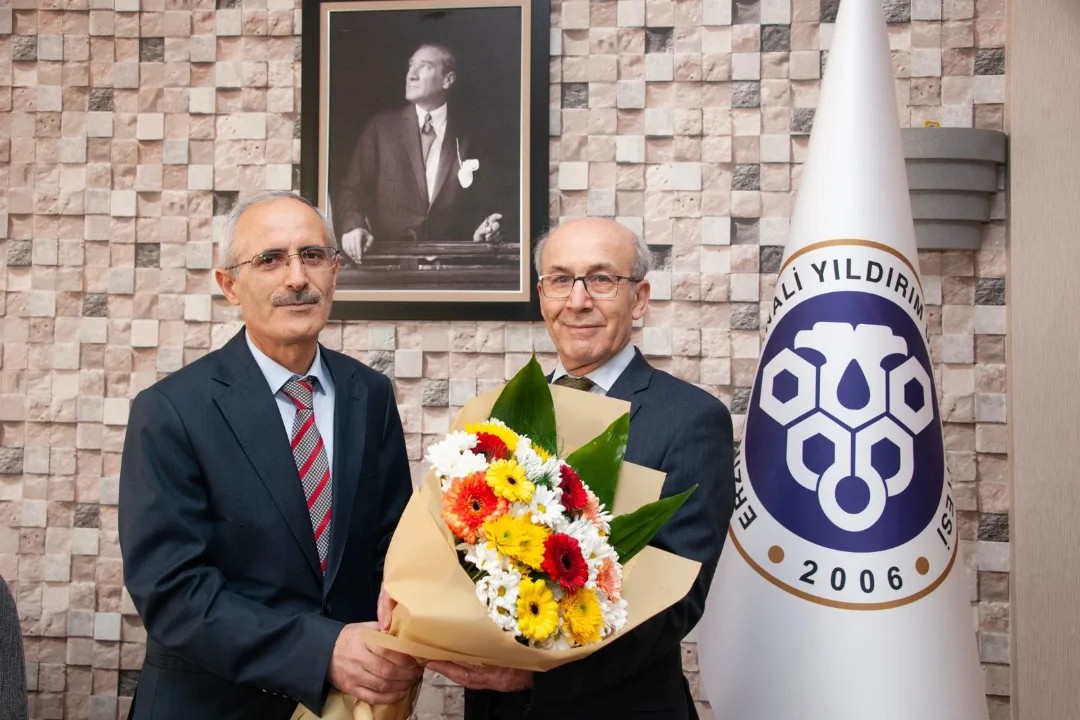 Erzincan Üniversitesi'nde Fakülte Dekanı Değişti.. (3)