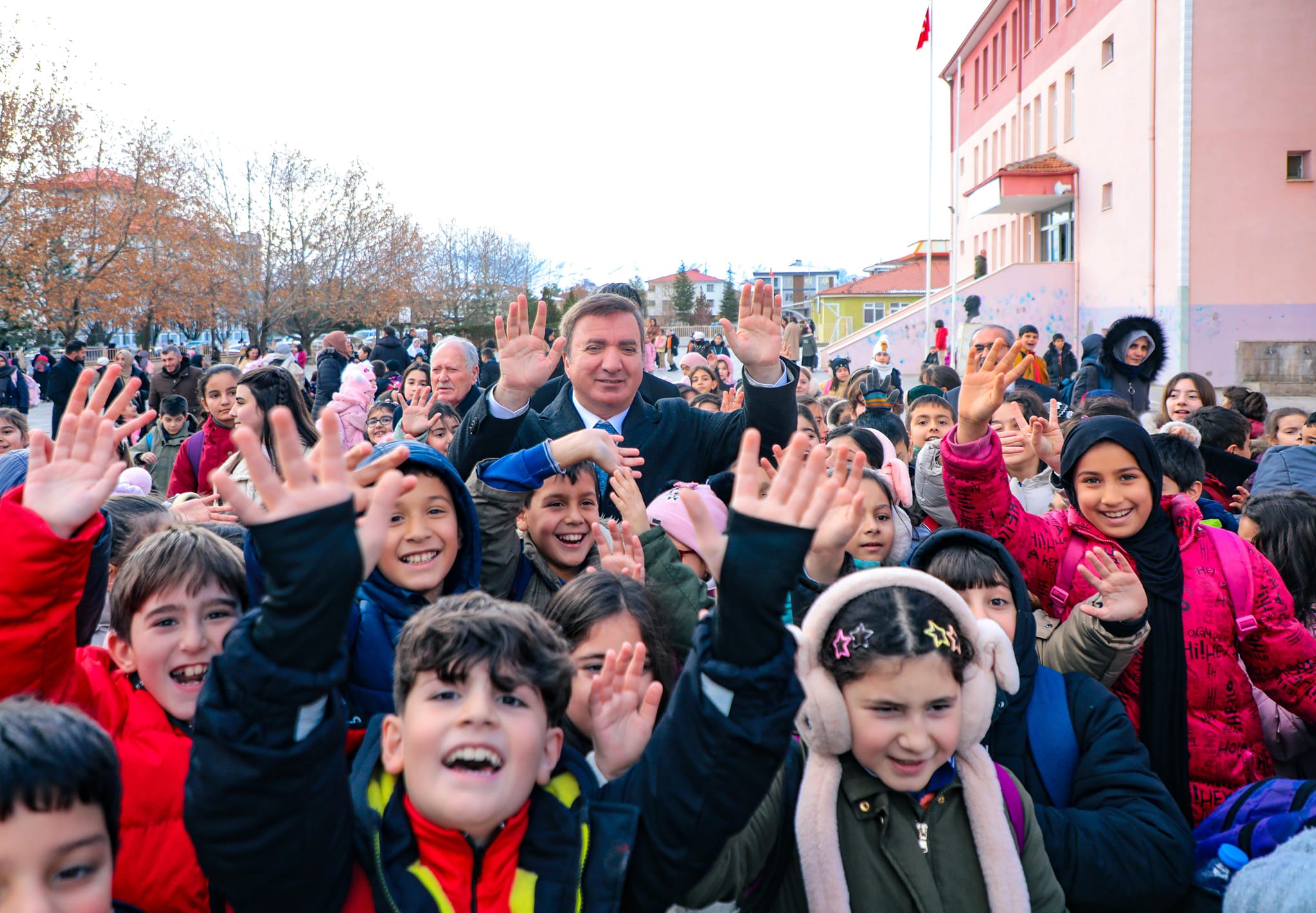 Küçük Taha, Vali'ye Valilik Mesleğini Anlattı.. (7)