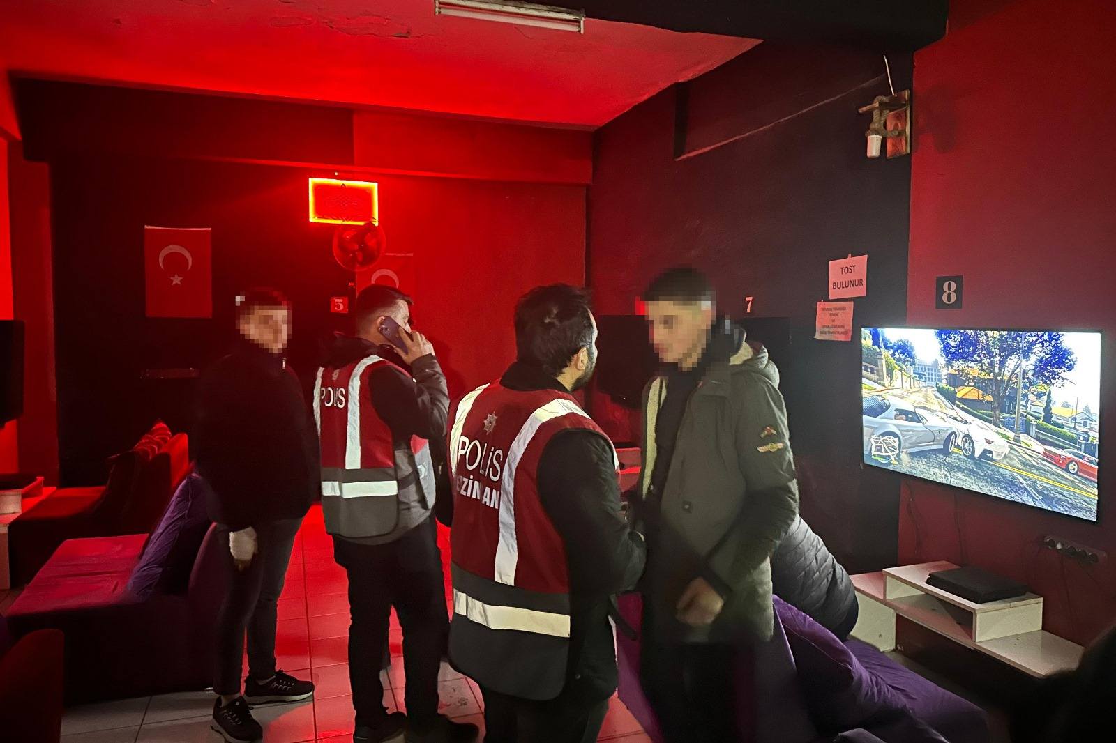 Erzincan Polisi Eğlence Merkezleri Ve Oyun Salonlarında.. (5)