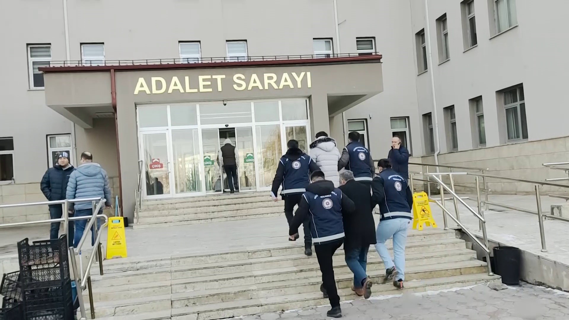 Erzincan Yolunda Yabancı Uyruklu 3 Kaçak Göçmen Yakalandı 2