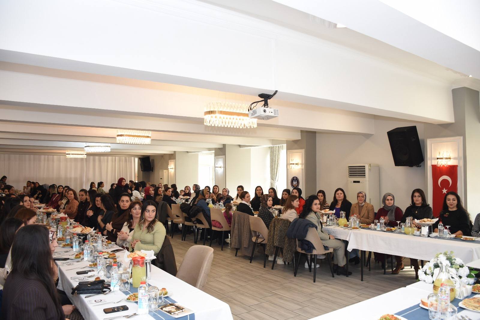 Erzincan'da Polis Eşlerinden Birlik Ve Beraberlik Mesajı.. (2)