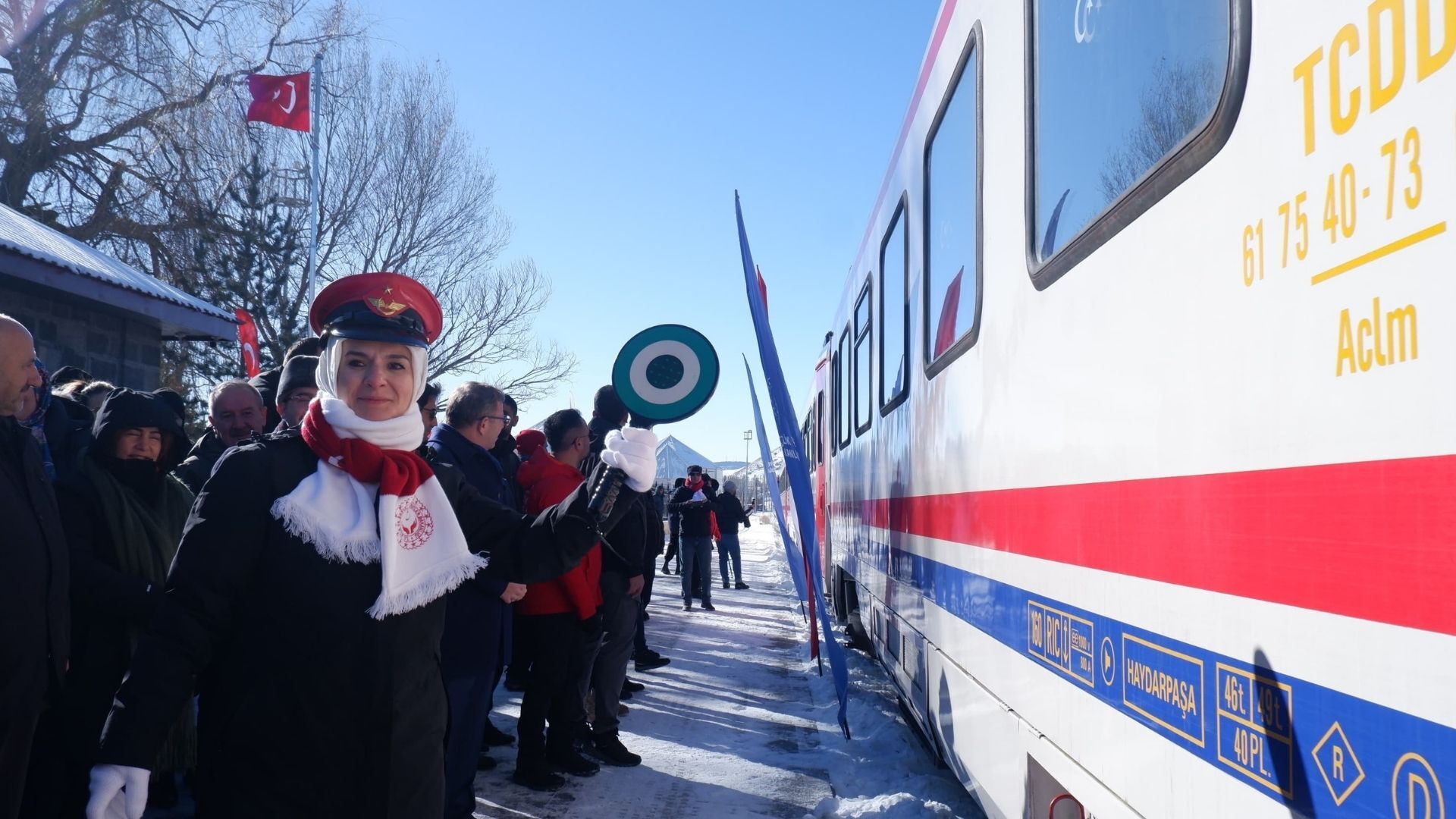 Sarıkamış Treni’ndeki Gençleri Bakan Göktaş Karşıladı