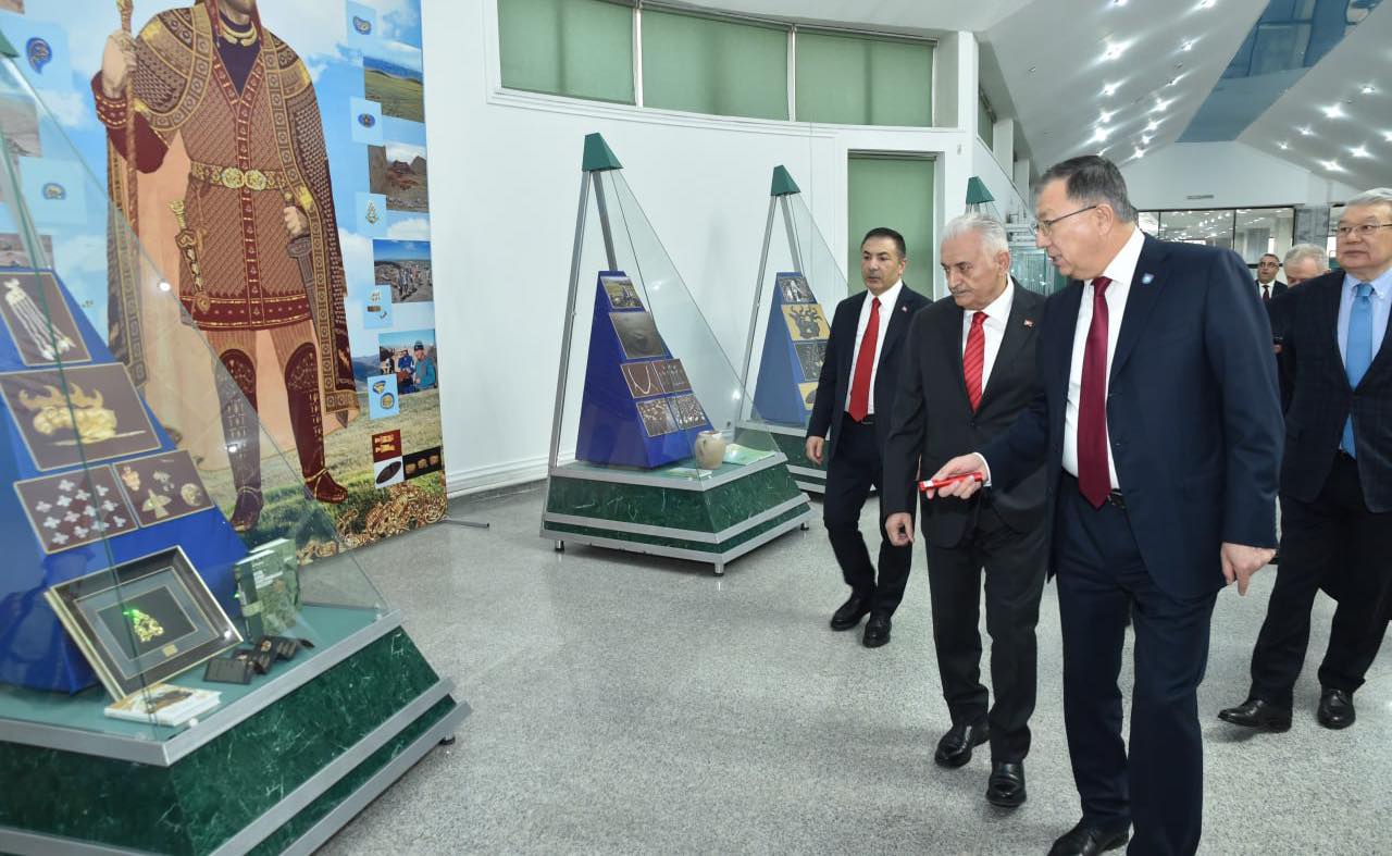 Binali Yıldırım'a El Farabi Üniversitesi'nden Doktora.. (1)