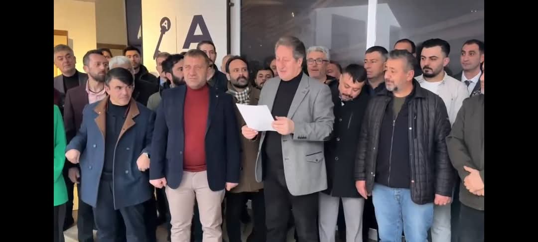 Erzincan'da iki meclis üyesi AK Parti'den istifa etti