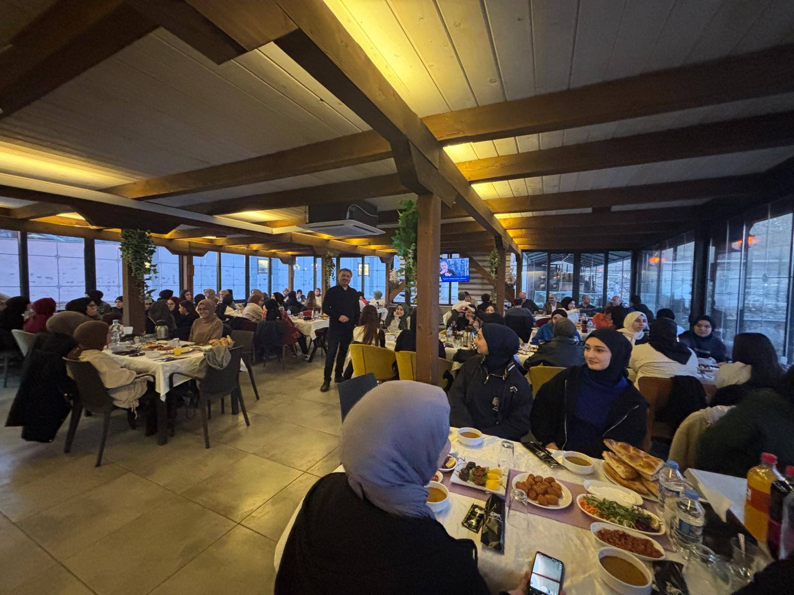 Erzincan’da Öğrencilerine Iftar Programı 2