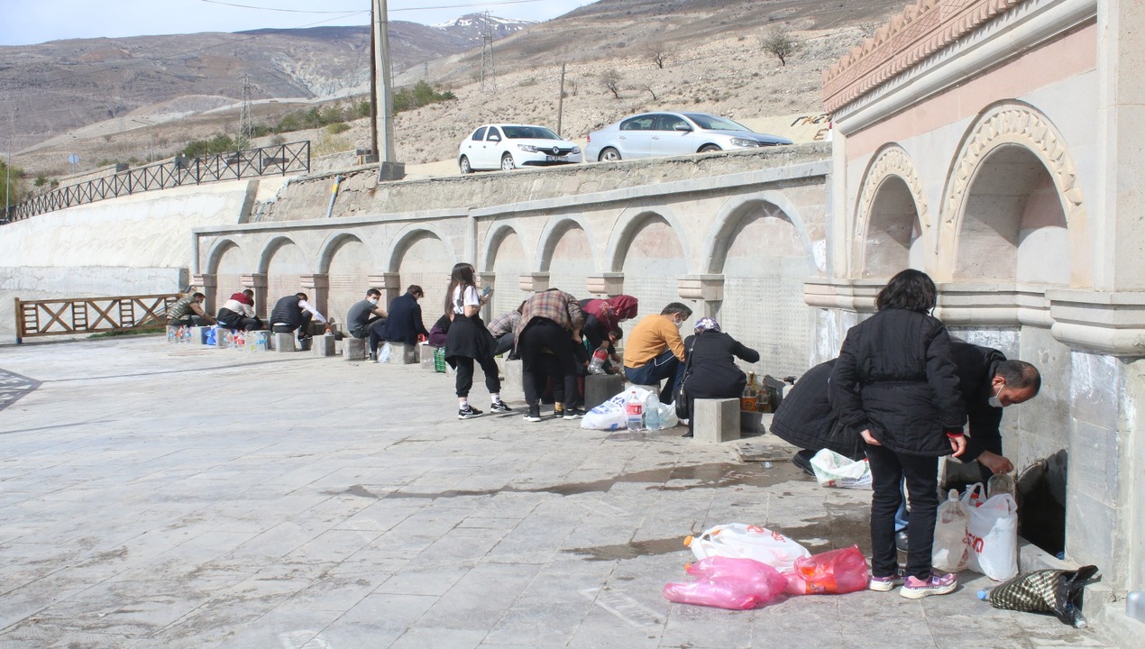 Erzincan’da Ramazan’ın Vazgeçilmez Şifa Kaynağı Ekşisu 2