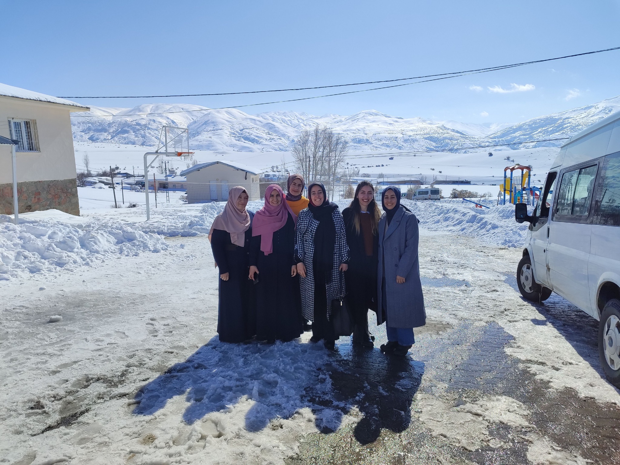 Erzincan’ın En Ücra Köy Okuluna Gittiler2 (2)