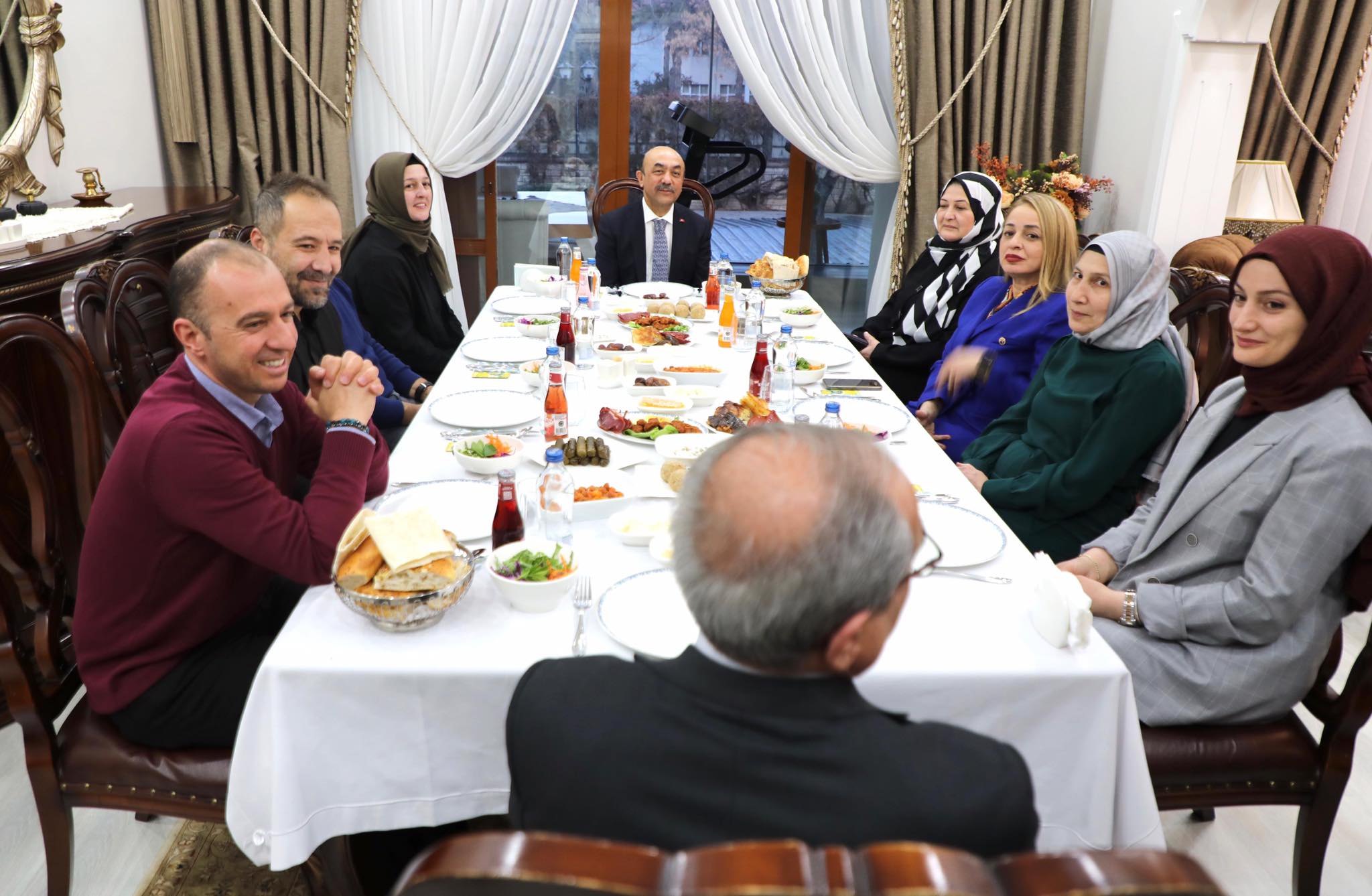 Vali Aydoğdu Öğretmenlerle Iftar (2)