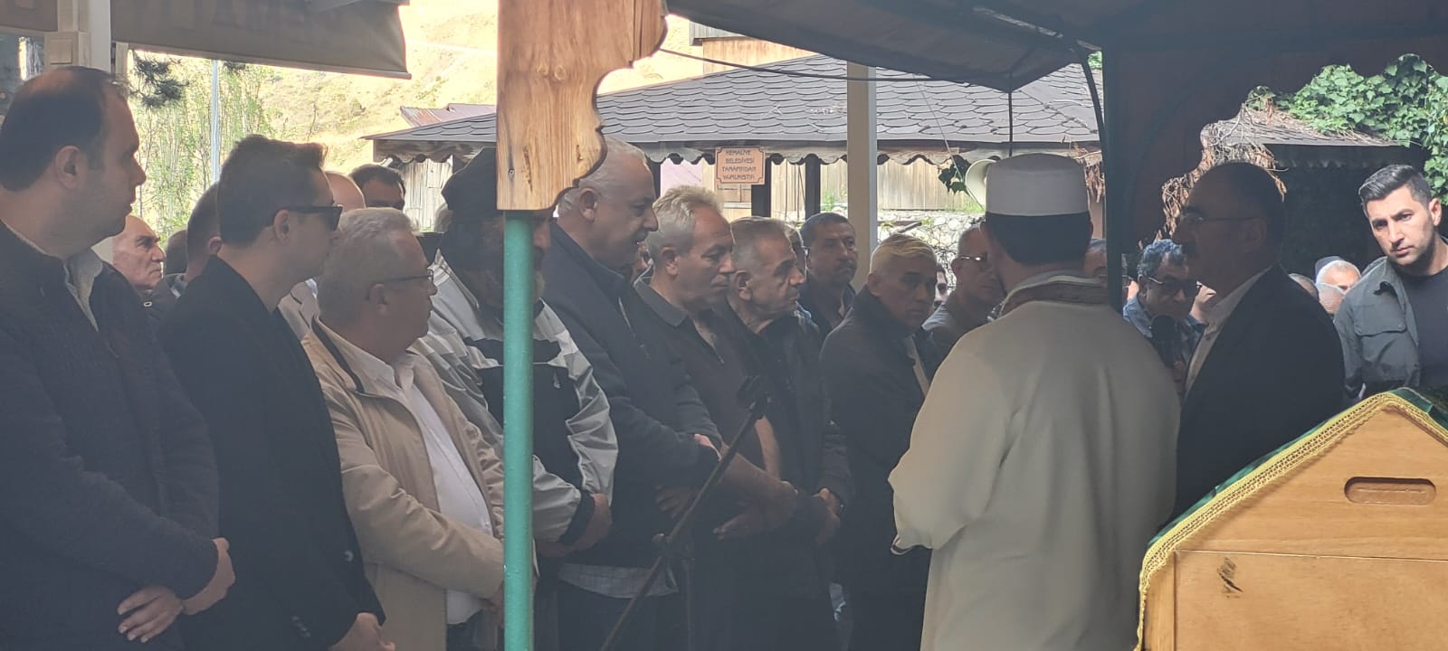 Erzincan müdürünü göz yaşlarıyla uğurladı 1