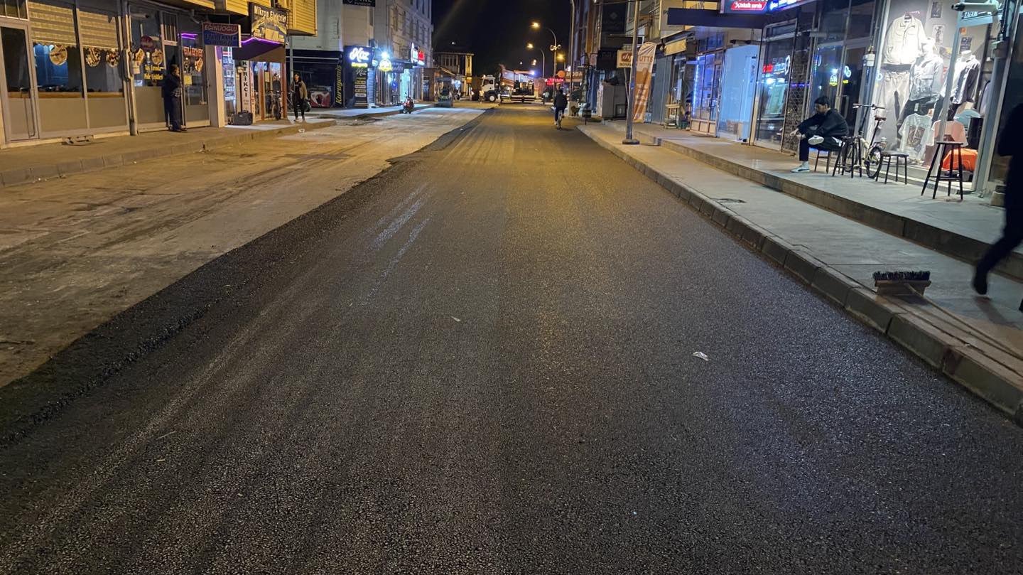 Erzincan Belediyesi   sıcak asfalt serimi