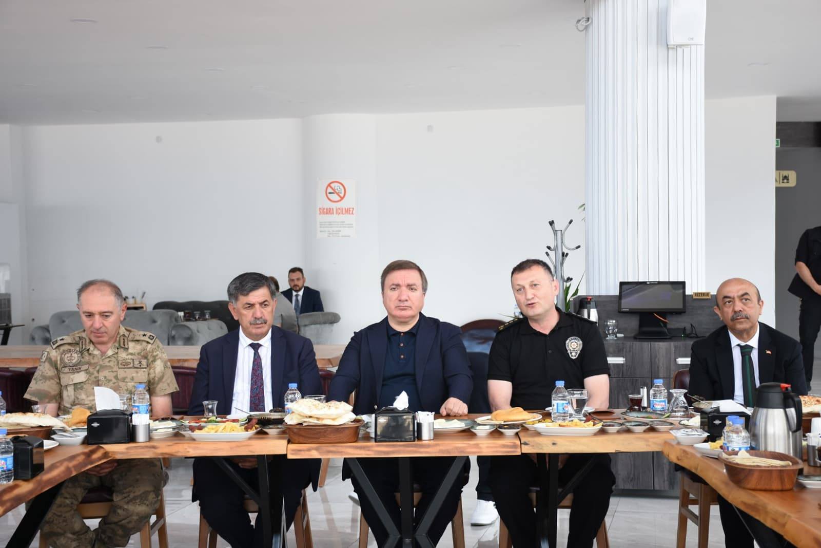 Erzincan’da Şehit Aileleri Onuruna Kahvaltı Programı Düzenlendi-1