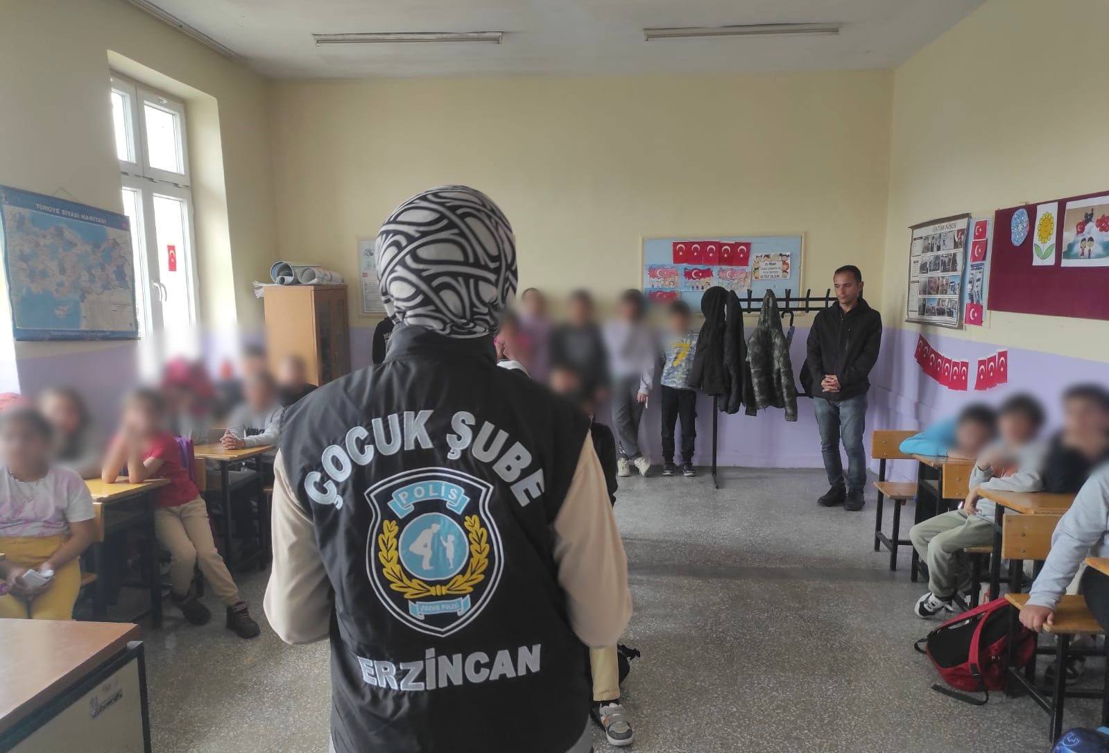 Çocuk Polisinde Öğrencilere Bilgilendirme (1)