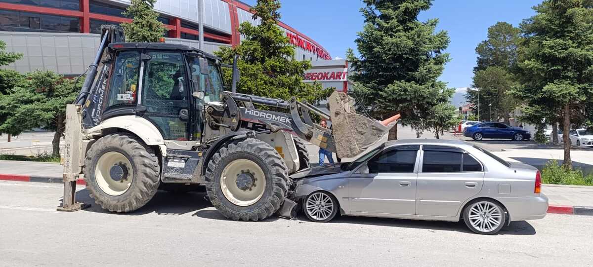 Erzincan’da Iş Makinesi Kazası 1