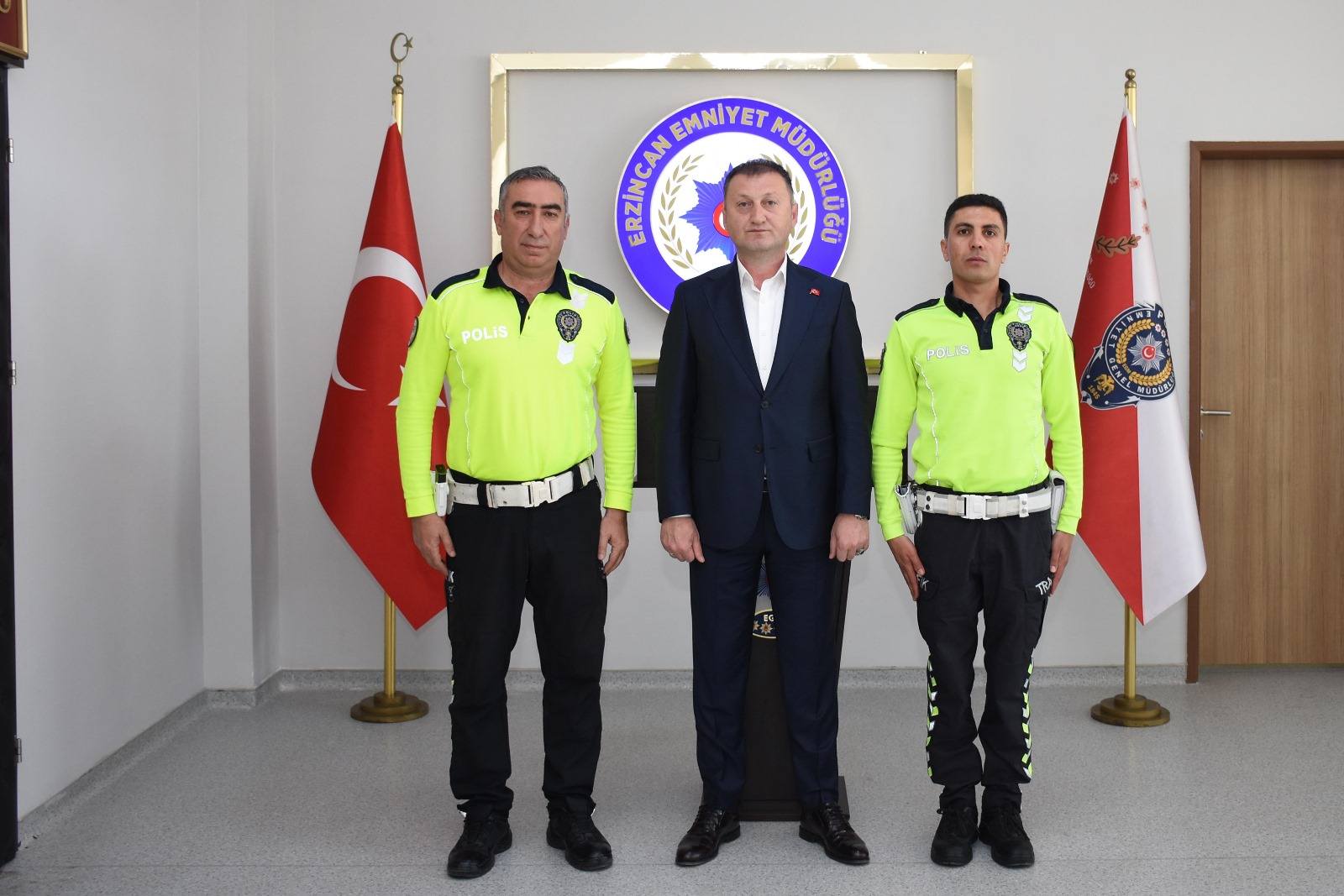 Erzincanda O Iki Polis Ödüllendirildi (1)