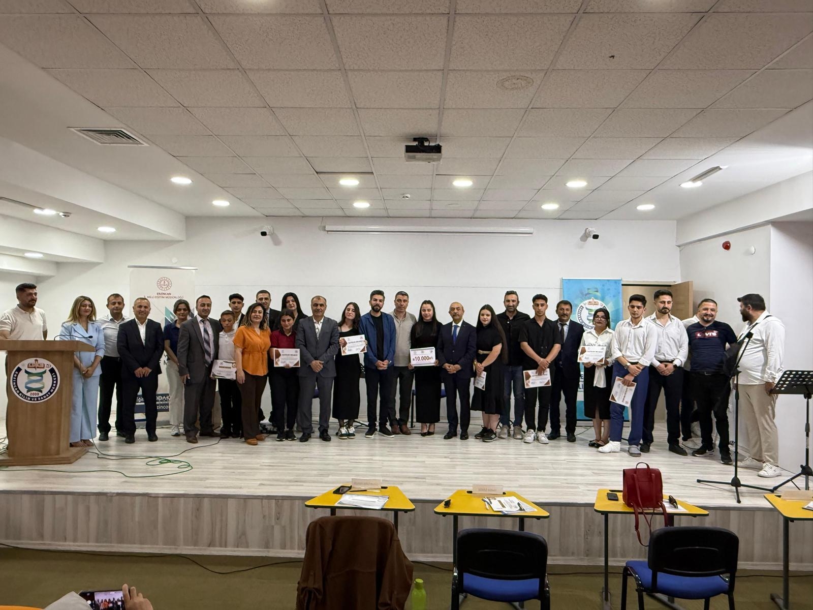 Erzincanda Şampiyon Oldu Büyük Ödülü Kaptı (1)