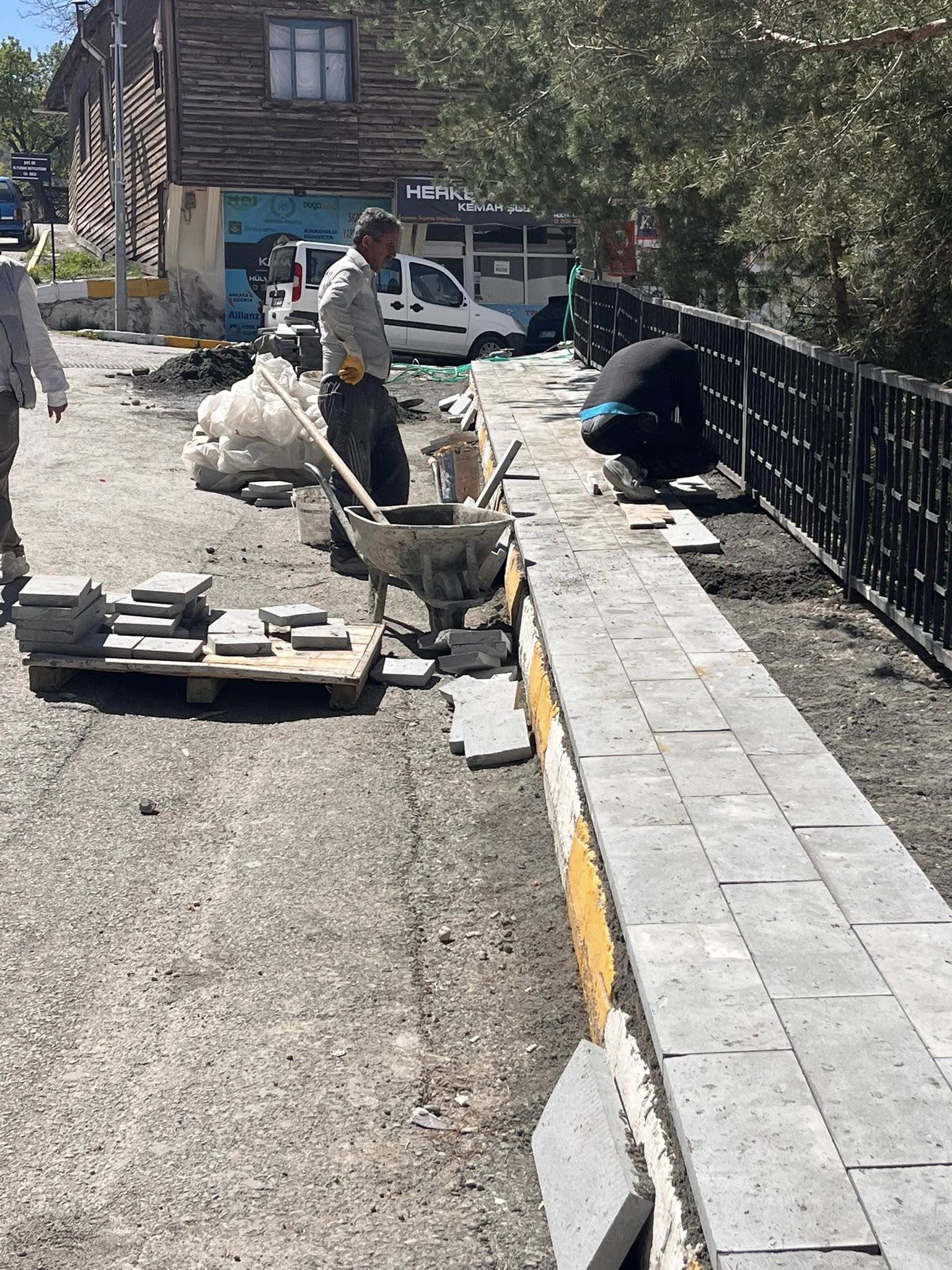 Ilçeyi Güzelleştirmek Için Dört Koldan Çalışıyorlar (5)