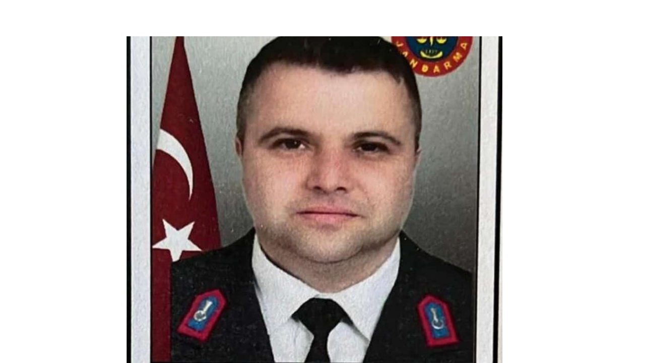 Erzincan’da görevli Uzm. Jandarma Latif Aydoğdu, geçirdiği kalp krizi sonucu vefat etti.