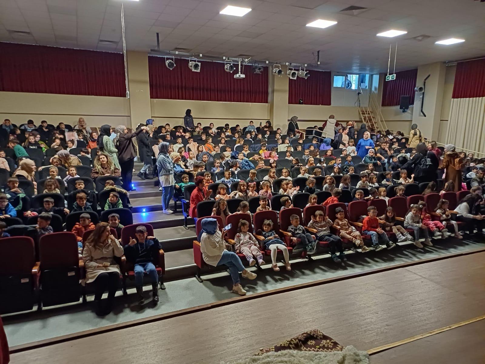 Maarif Sahnesinden Muhteşem Gösteri1