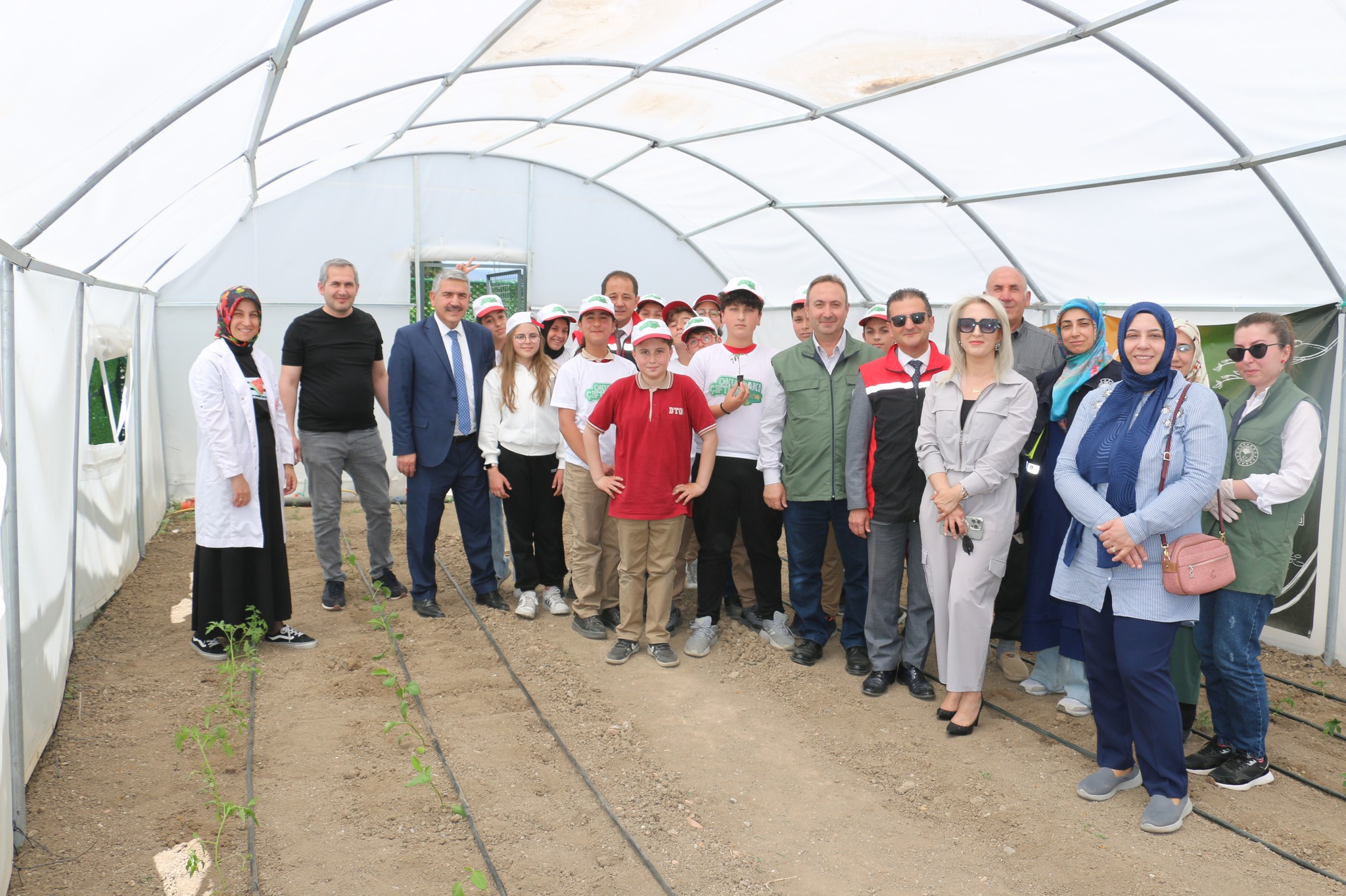 Okuldaki Çiftlikte 2. Yıl Başladı (3)