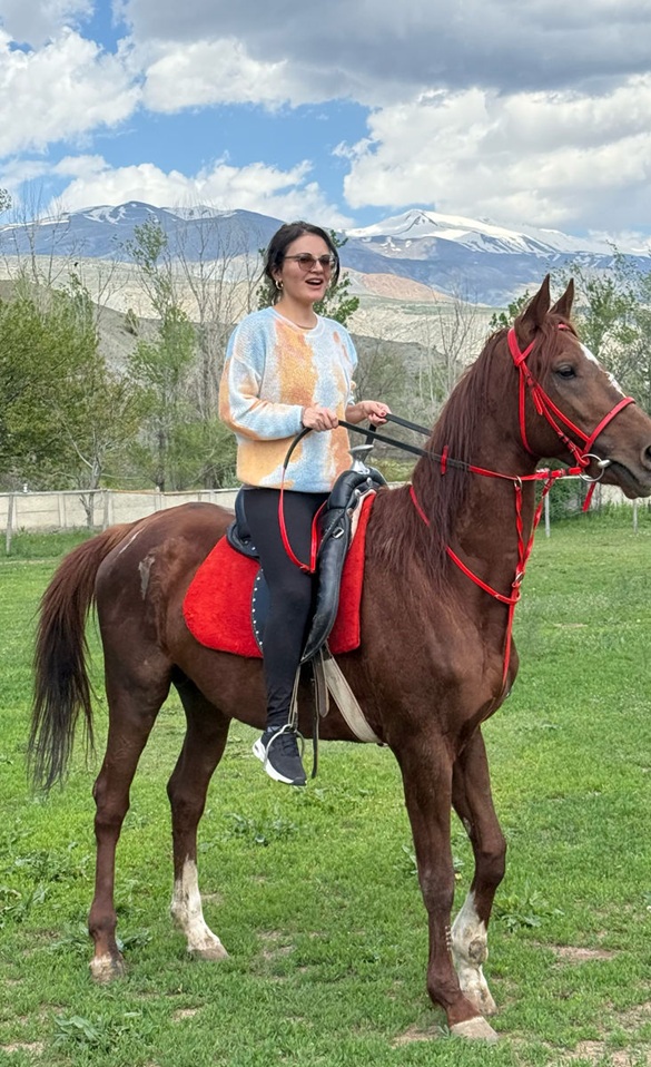Şarkıcı Göksel Erzincan 1