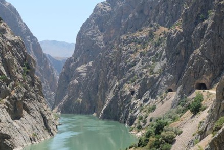 Taş Yolu En