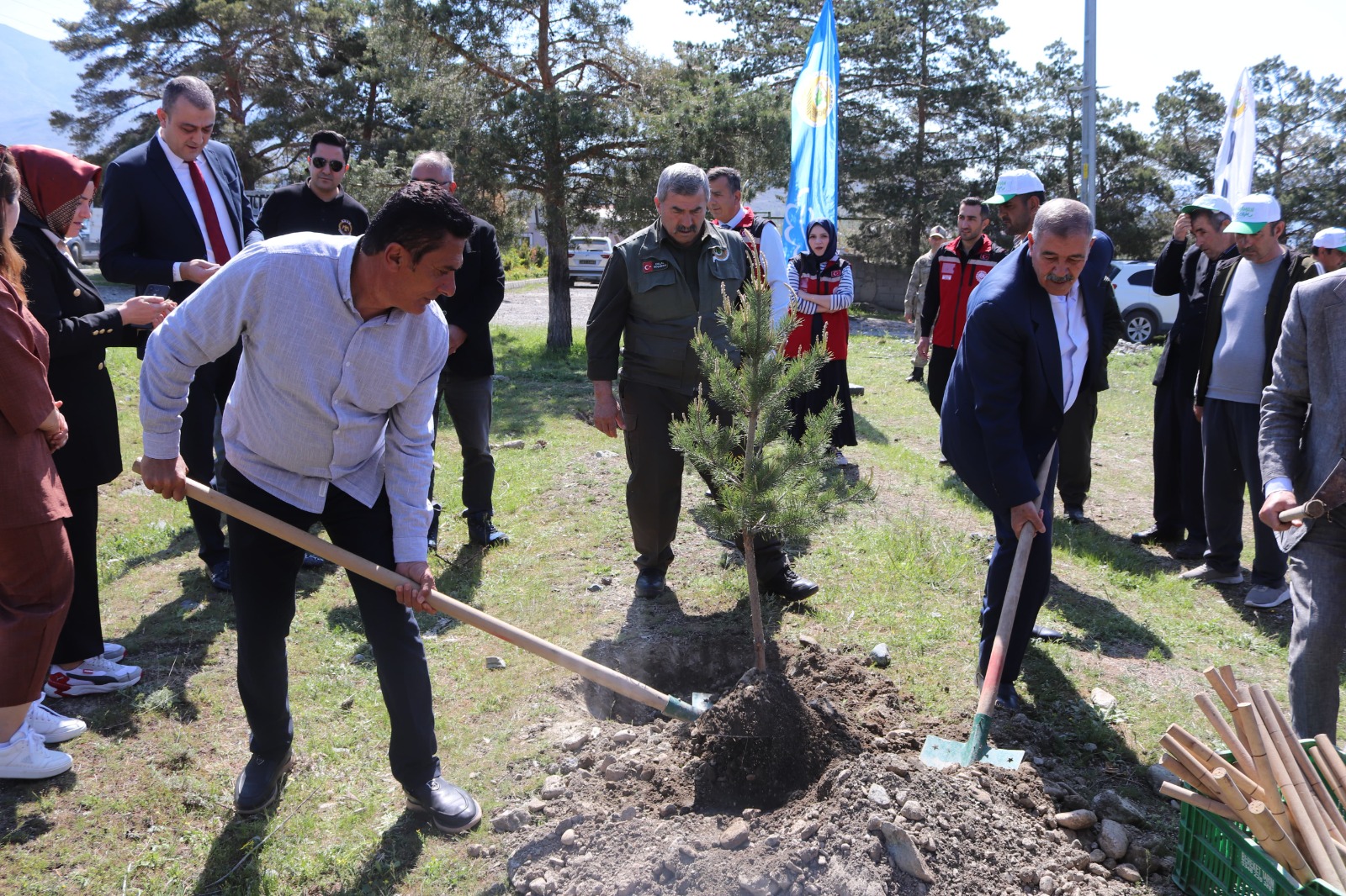 Üzümlü'de Engelliler Haftası’nda Anlamlı Etkinlik, Fidanlar Toprakla Buluştu (1)