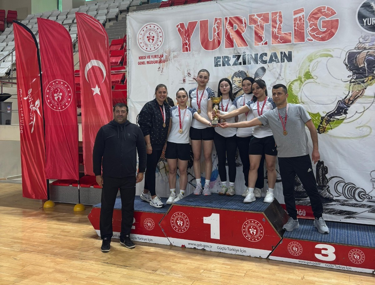Erzincan'da Yurtlig Badminton Türkiye Şampiyonası sona erdi!-1