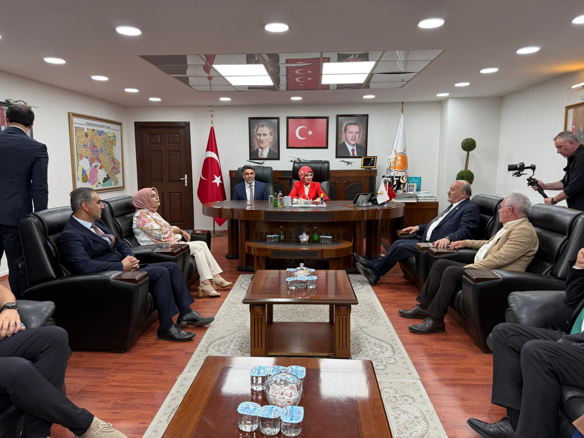 Aile Ve Sosyal Hizmetler Bakan Mahinur Özdemir Göktaş, Ak Parti Erzincan İl Başkanlığını Ziyaret Etti (2)
