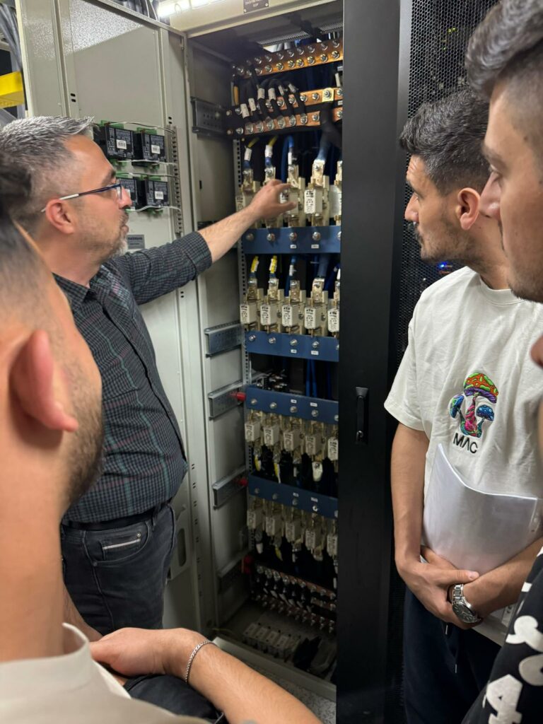 Erzincan'da Iletişimin Merkezinin Kapıları Onlara Açıldı... (2)