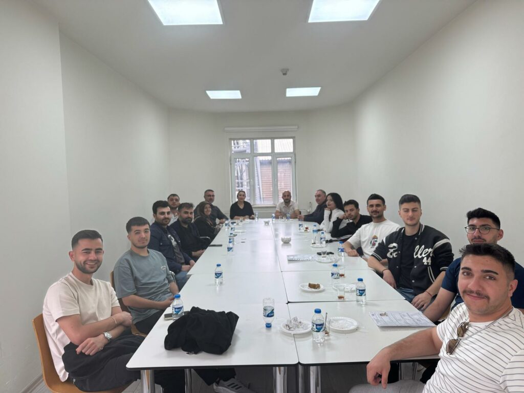 Erzincan'da Iletişimin Merkezinin Kapıları Onlara Açıldı... (3)