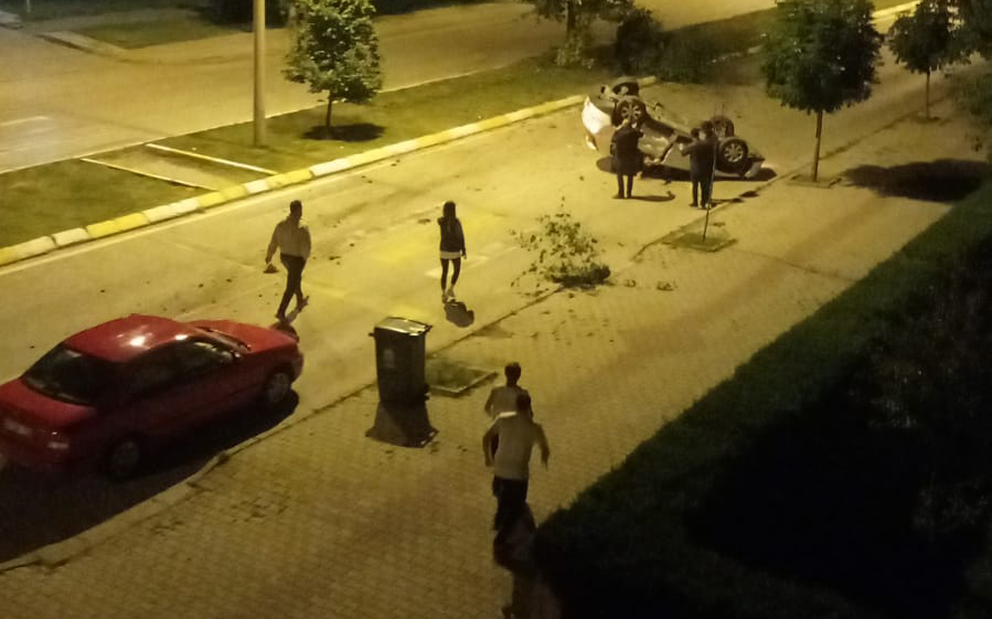 Erzincan’da Otomobil Ters Döndü 3 Yaralı. 1