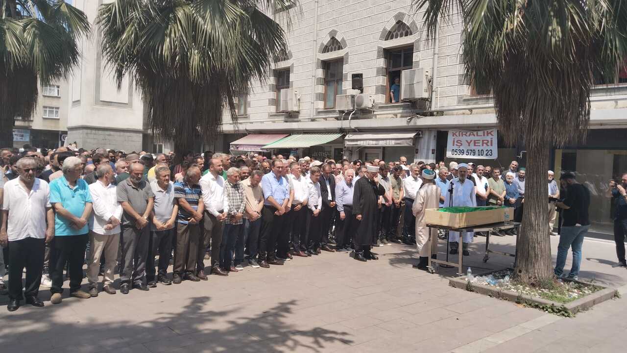 İlyas Hocanın Abisini Binlerce S